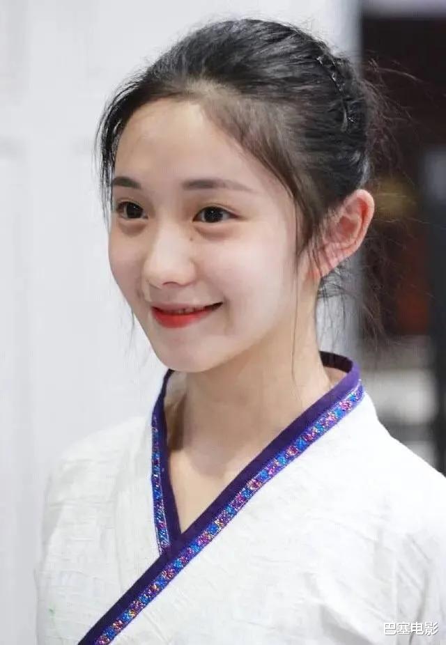 周冬雨|抢关晓彤角色，接周冬雨班，蹭易烊千玺热度，新谋女郎真有你的