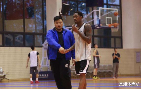 『广东男篮』广东宏远好消息！两名功勋外援同时留队 朱芳雨开始发力
