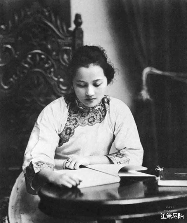 [三姐妹]宋氏三姐妹长得有多美？她们身上的德行与品德，远超外表的美丽