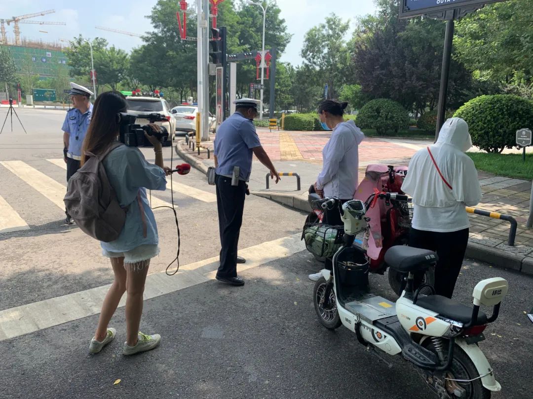 西安|双休日，街上全是交警，他们在干嘛？