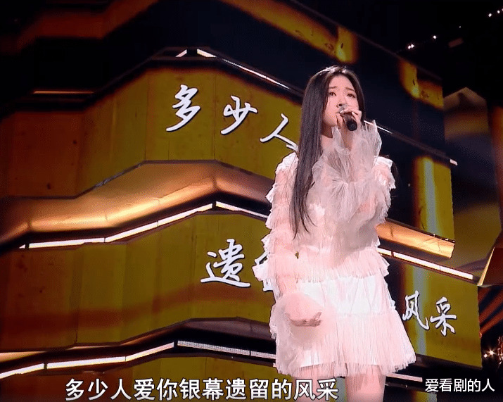单依纯|中国好声音：单依纯泪洒舞台赚多少同情分？曹杨自弹自唱打分低了