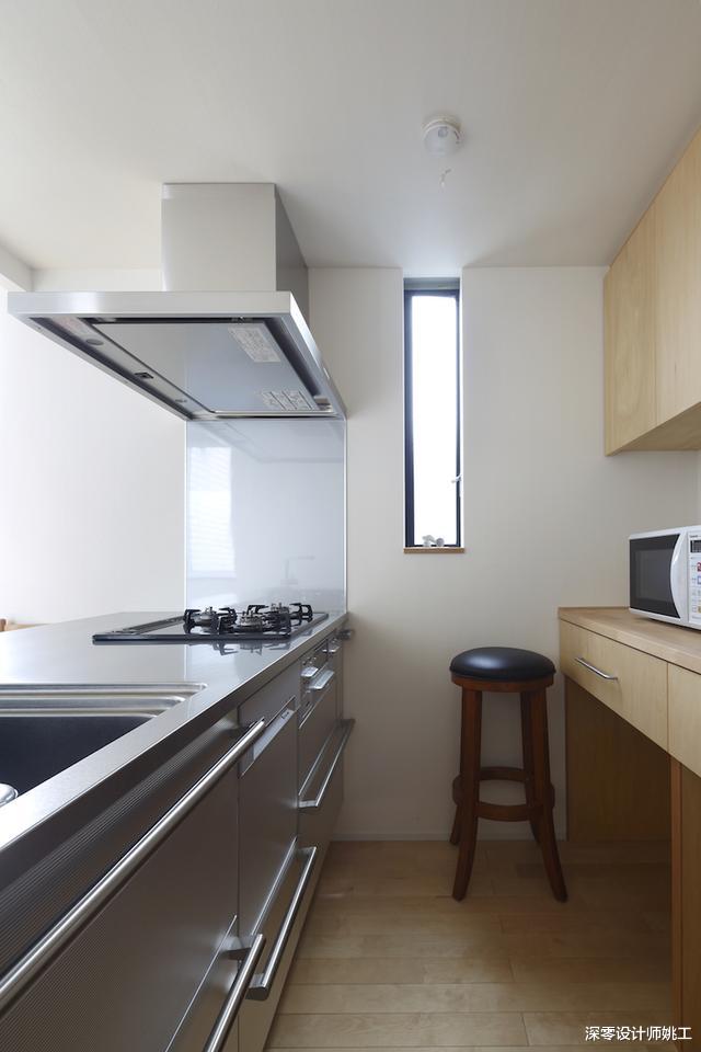 |房子窄不甘心，左右错开搭建楼板，2层住宅硬被改成小4层