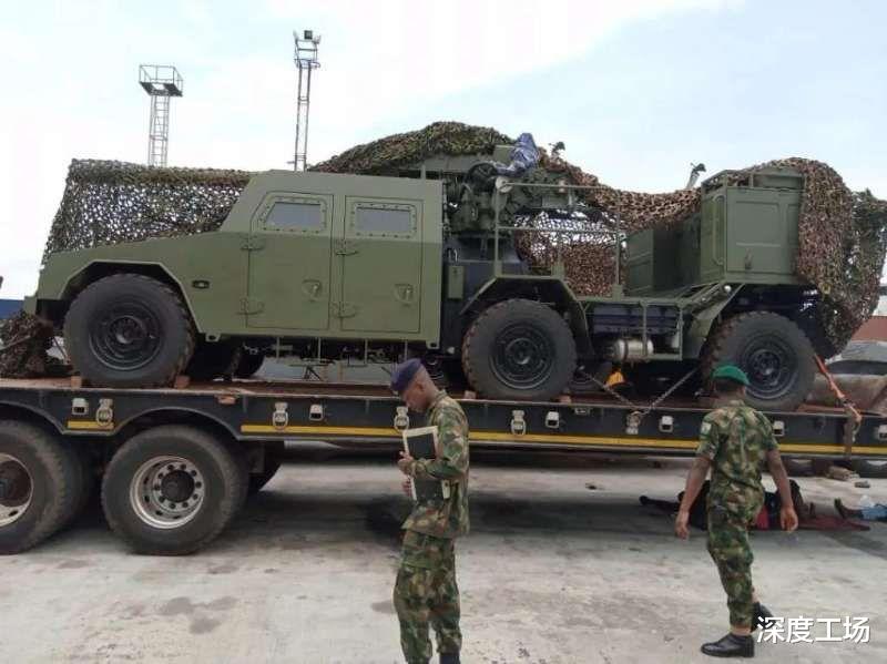 ▲中国造轮式突击炮非洲草原，猎杀武装皮卡：一天击毙上百武装分子