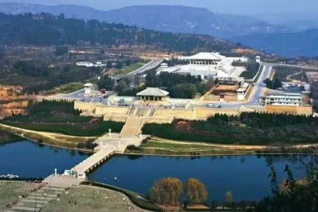 「考古」我国龙脉上只埋了3个人：一个挖不开，一个不敢挖，一个神兽守护