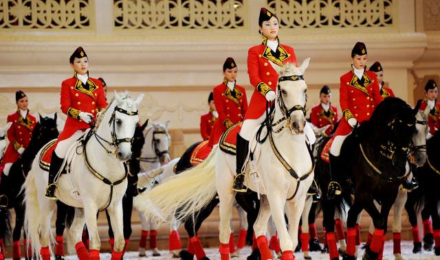 市值▲公司库存95亿服装卖不出，市值蒸发4百亿，老板却花16亿养马