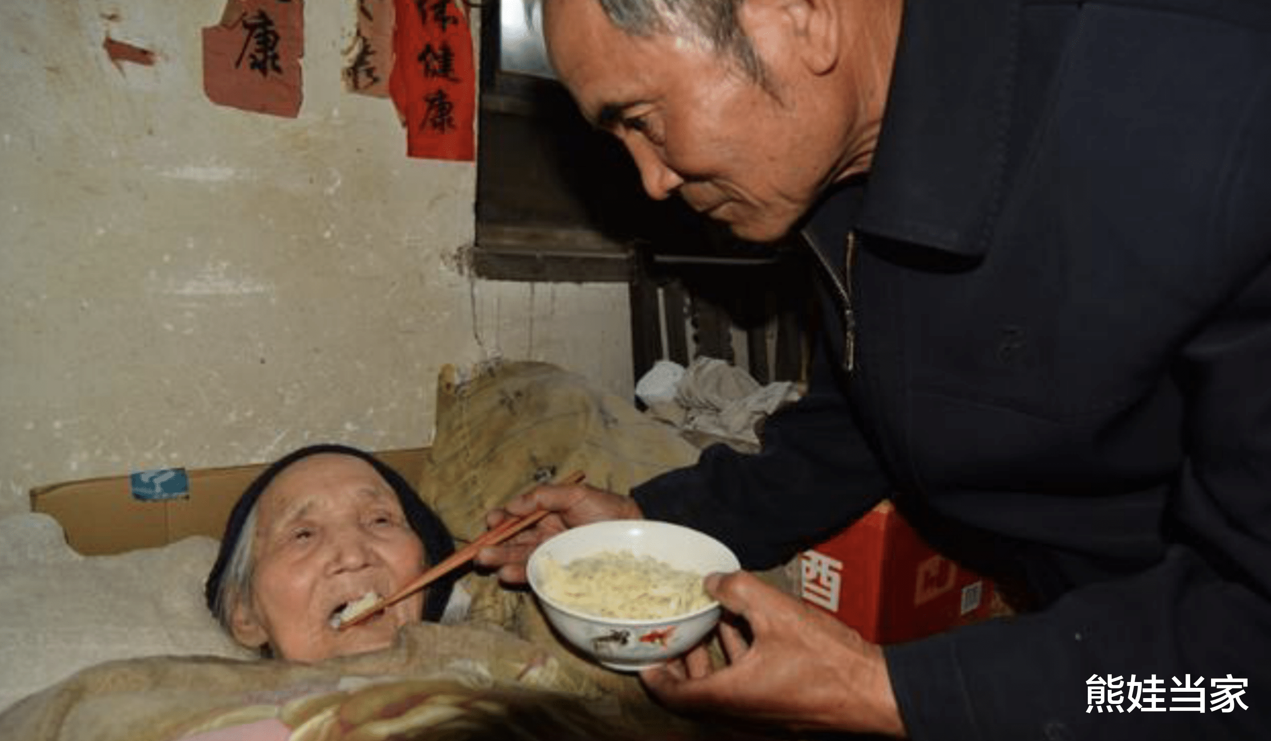 熊娃当家|“双儿户”和“双女户”的家庭，父母的晚年生活，差距不止一点点