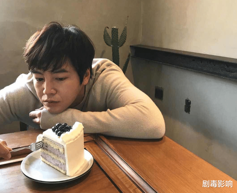 张根硕|张根硕近照曝光，嘴角法令纹明显，瘦身成功颜值却难回巅峰
