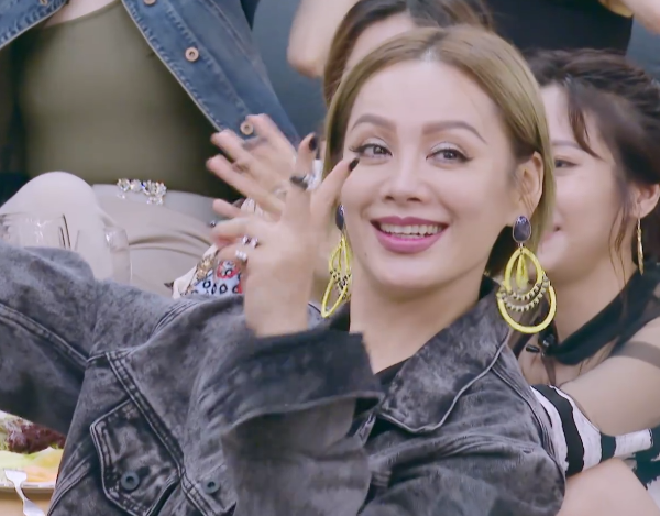 「沙溢」宁静被姐姐们众星捧月,伊能静惨遭忽略拿队友撒气!王丽坤懒理会