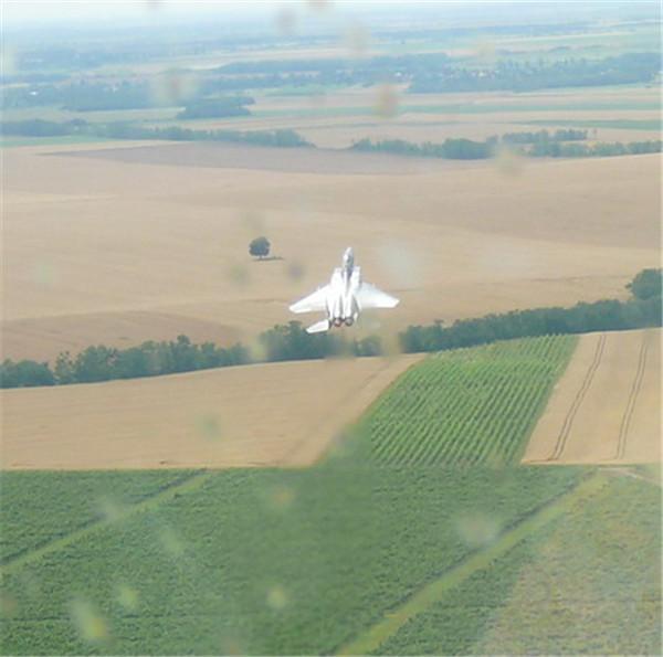 「武装直升机」武装直升机与战斗机之间的空战，结果让人意想不到