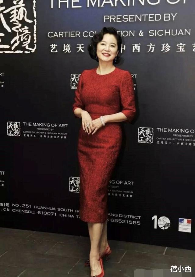 林青霞▲林青霞只因剪了波波头短发,65岁依然很养眼,一身黑色造型美翻了