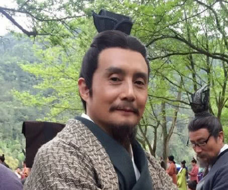 刘备@4个版本的刘备，前三位都演成了傻大个，只有他才是真正的经典