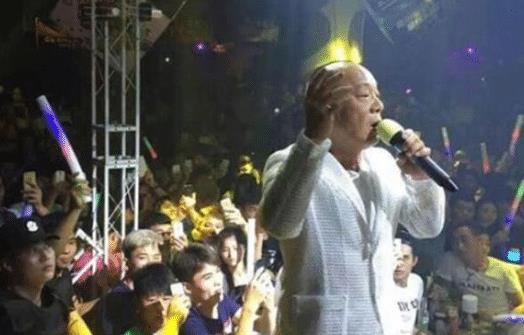 陈浩南▲他是陈浩南原型,16岁混社会,打个电话能叫1000小弟,如今成这样