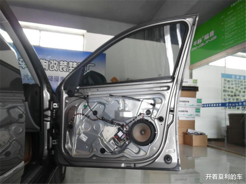 「宝马」小伙入手二手宝马仅花9万块!洗车时看到这些,朋友也傻眼了!