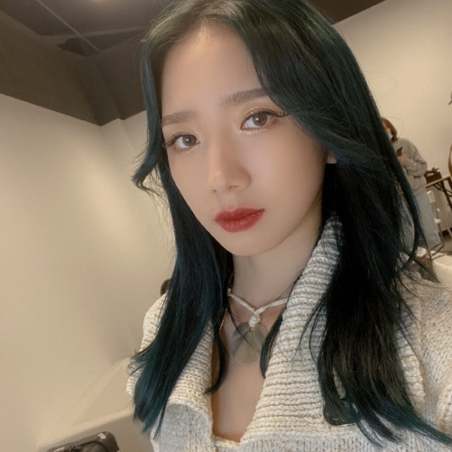 孟美岐|孟美岐又出事！航班座位被偷换，哀求私生太卑微
