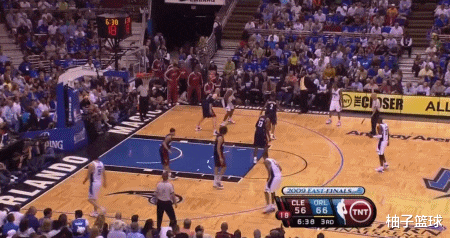 德怀特·霍华德：场均35分17板5帽！被詹姆斯吹爆的男人