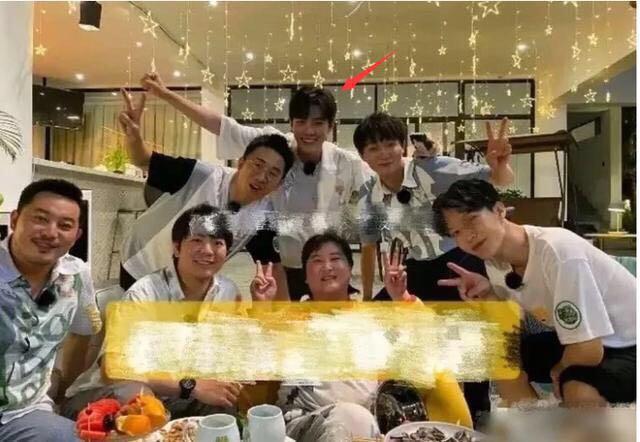 #肖战#意难平！《青游》宣传肖战蹭热度却剪光其镜头，浙卫被指三观不正