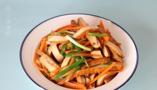 『食材』这3种食材一起炒，明明没放肉，但鲜美无比，几天不吃馋得慌