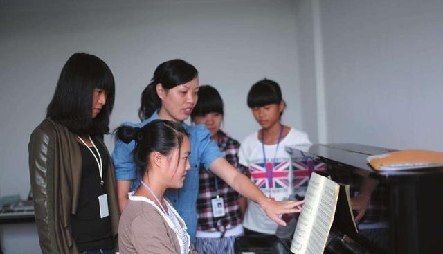 |适合女生的4个大学专业，不仅就业率高，而且薪资待遇还很好