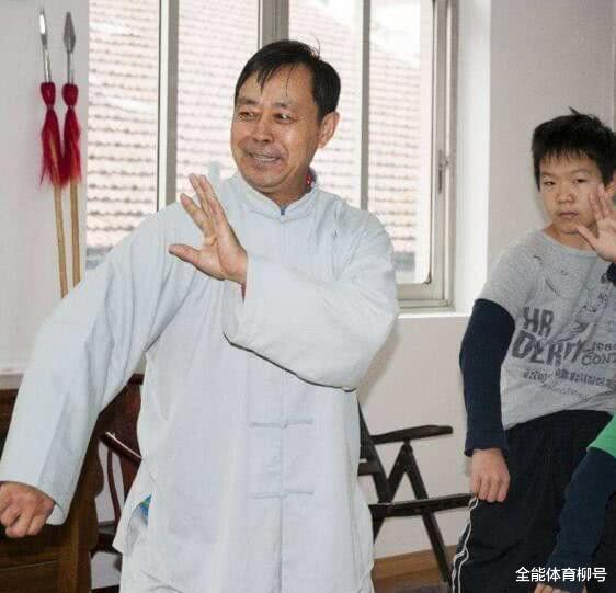 「马保国」马保国30秒4次被KO，余昌华怒斥搏击网红：有啥资格欢呼雀跃和豪横