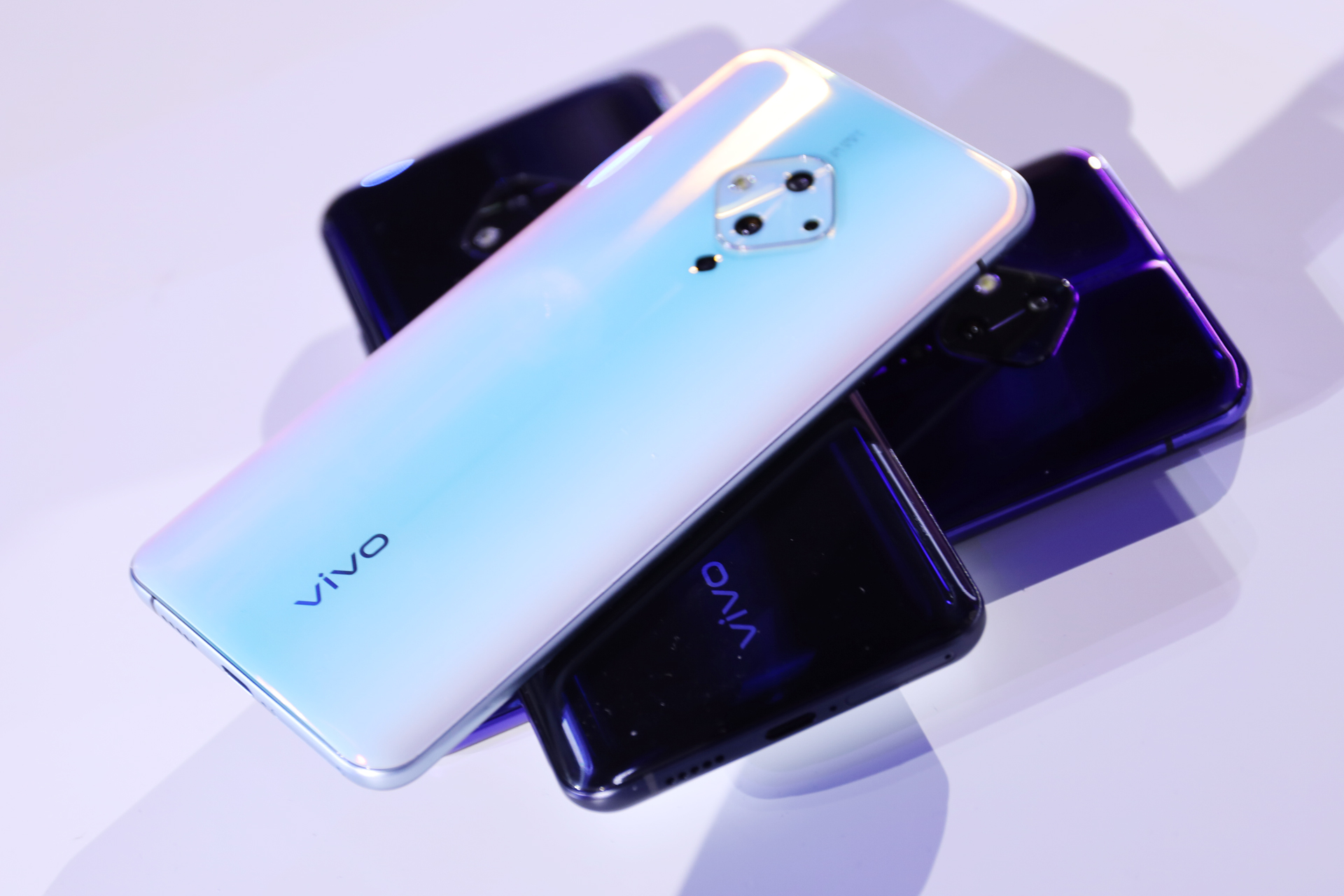 [vivo]vivo直降900元，4800万四摄+4100毫安，网友：也是高价低配！