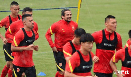 洛国富@洛国富29分钟伤退，恒大难留谁敢要？于汉超留队希望大增