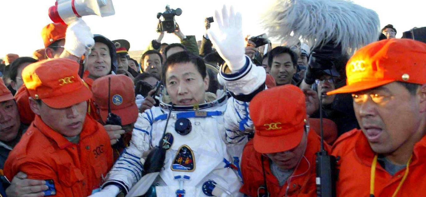 宇航员|杨利伟上天时为何带着枪?苏联航天员的教训,让全世界都引以为戒