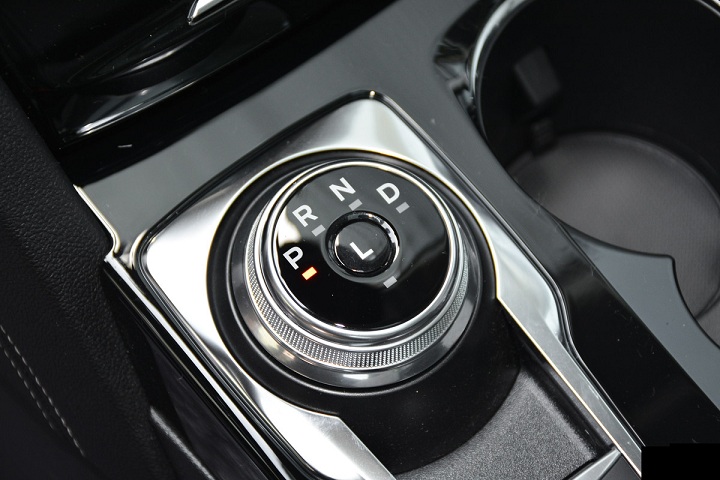 大众途观|厚道却卖不动的合资车，入门248马力+8AT，底盘一流，比途观L便宜