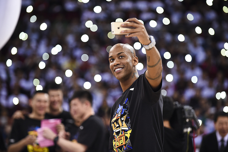 「孙悦」一手好牌打烂！曾连帽科比霍华德，现依靠马布里生存