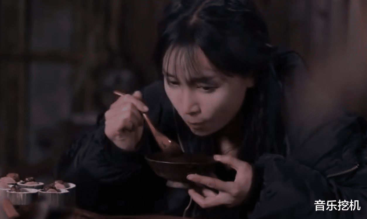 李子柒|螺蛳粉刚曝拉肚子，李子柒“凉粉”也翻车？难怪奶奶一口不吃！