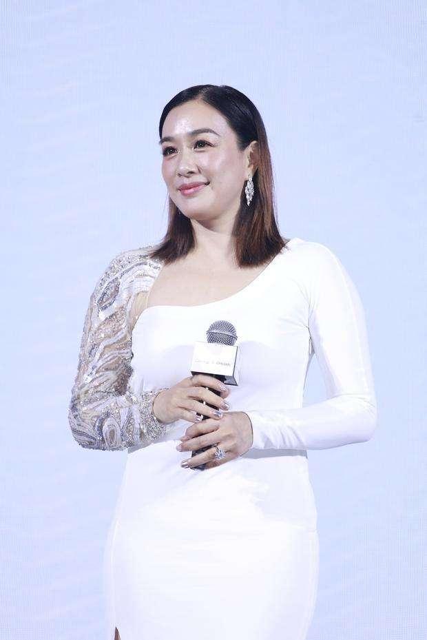 姐姐|乘风破浪老姐姐团，表演要多尬有多尬，还能集体老牛吃嫩草