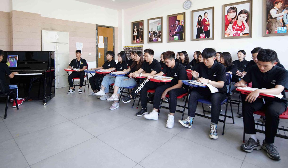 大学|大学里很烧钱的这6个大学专业，家境不好不建议报考，压力会很大