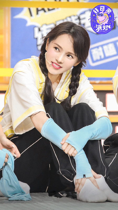 伊能静|伊能静难怪看着这么年轻,将头发扎成双马尾辫,像极了20岁!