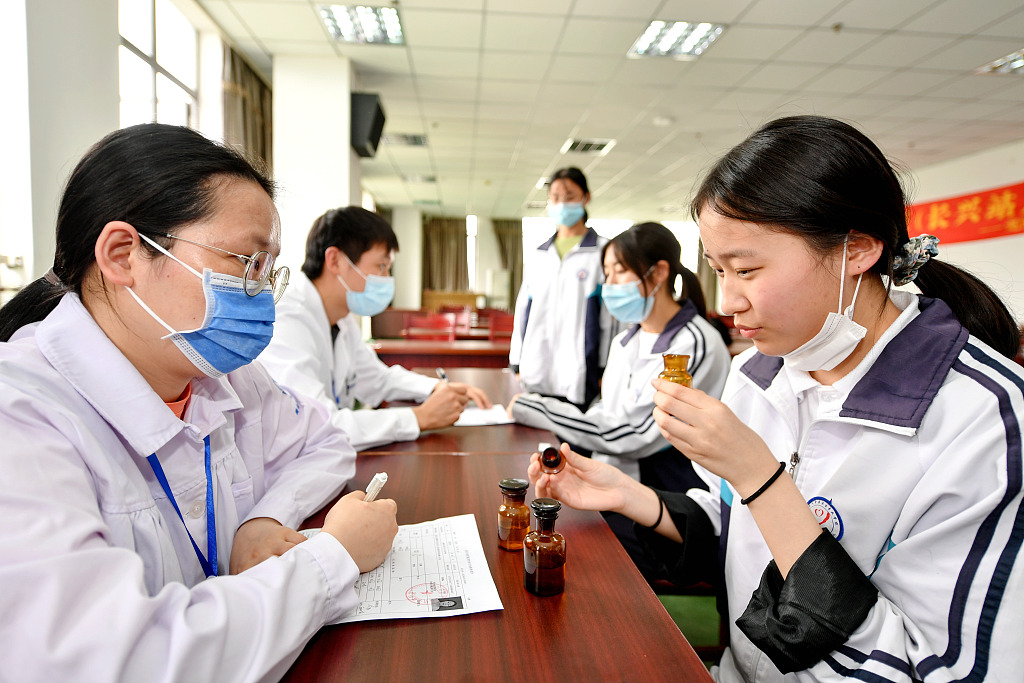 『肝脏』如何判断自己有没有乙肝抗体？医生：这个指标很关键！