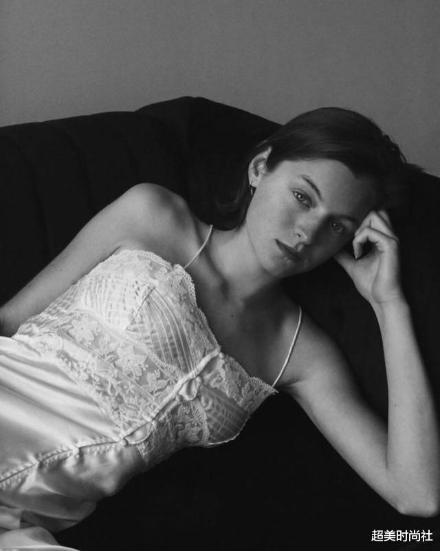 戴安娜王妃|这也太像了！剑桥大学高材生扮演戴安娜，剪短发眼神忧郁神似王妃