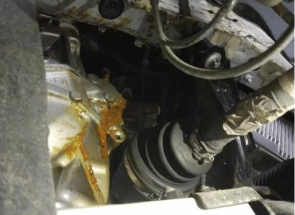 『买车』央视拆穿4S店“行规”：偷偷装上一颗螺丝，回头保养你就多花几千