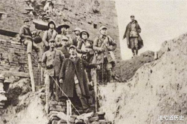 周希汉|他被称“天下第一瘦”，8岁抽烟，15岁参军，毙俘9名中将55名少将