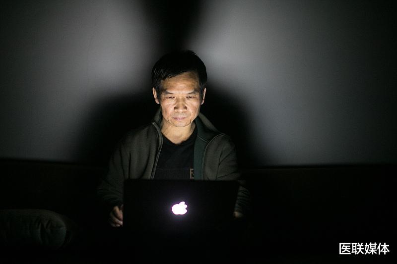 熬夜|请正视：吸走“阳气”的4个行为，男人最好逼自己戒掉