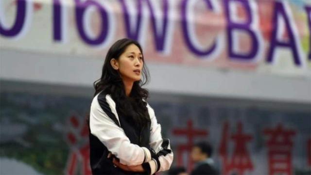 [隋菲菲]一代女篮名宿，当年曾被美国WNBA邀请加盟，如今41岁无人敢娶