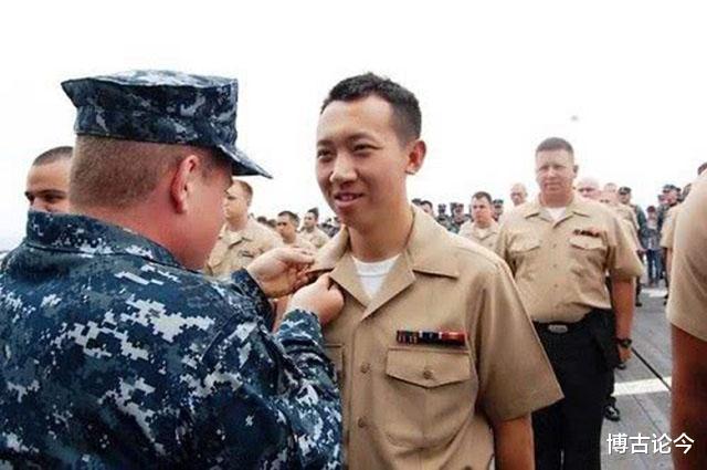 国籍：留学生为美国国籍入预备役，心甘情愿吃糠咽菜，两年后却被除名