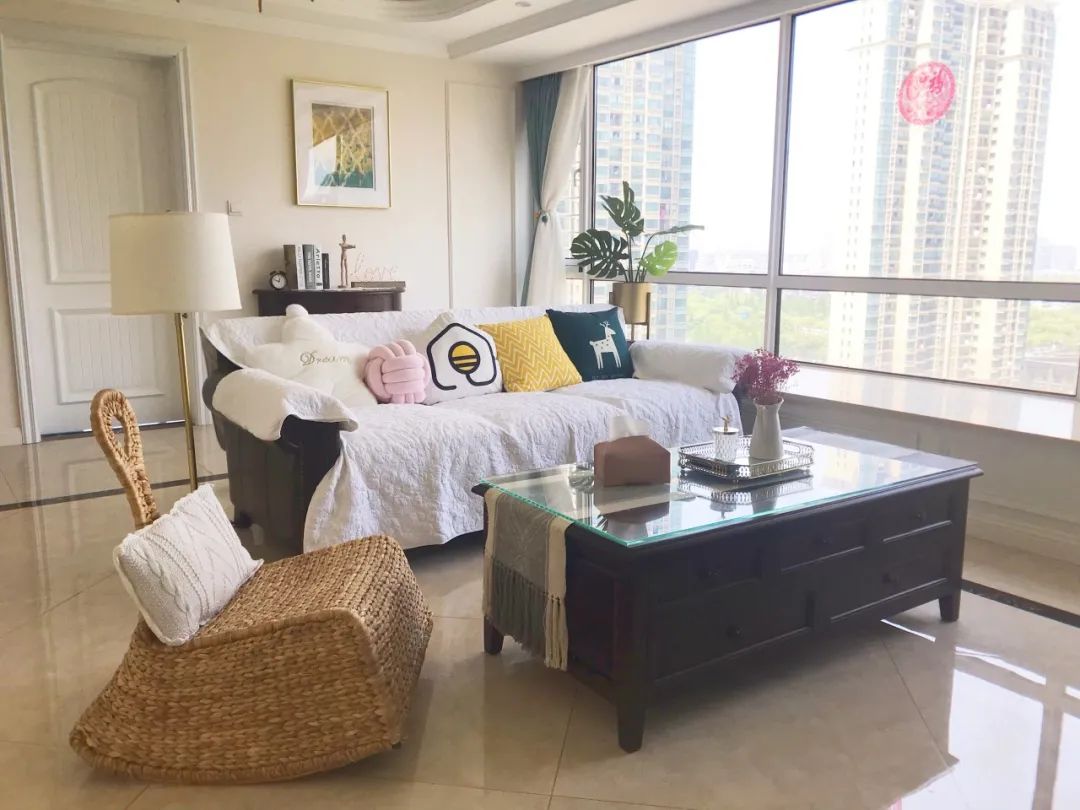 『』客厅不带阳台，窗户这样设计，生活精致舒适