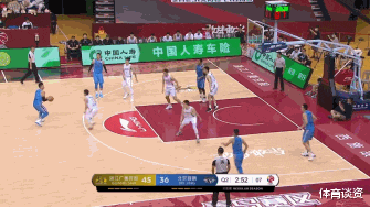 【林书豪】只剩20分钟！林书豪被弃用遇尴尬，男篮后卫11中8抢戏，真要变替补了