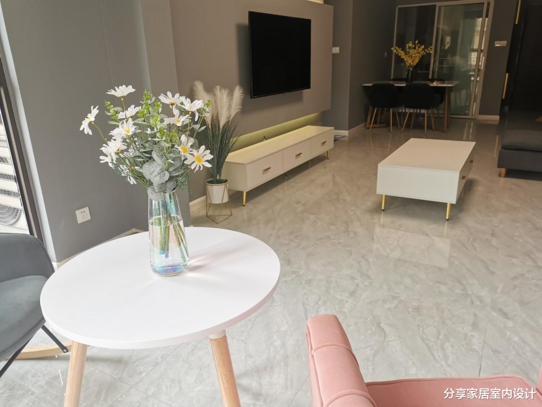 |终于装修完工，全屋打扫干净通风中，悬空电视墙非常喜欢，分享下