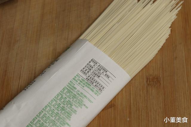 「面条」买挂面时，聪明人从不买这4种面，浪费钱还没营养，以后别乱买了