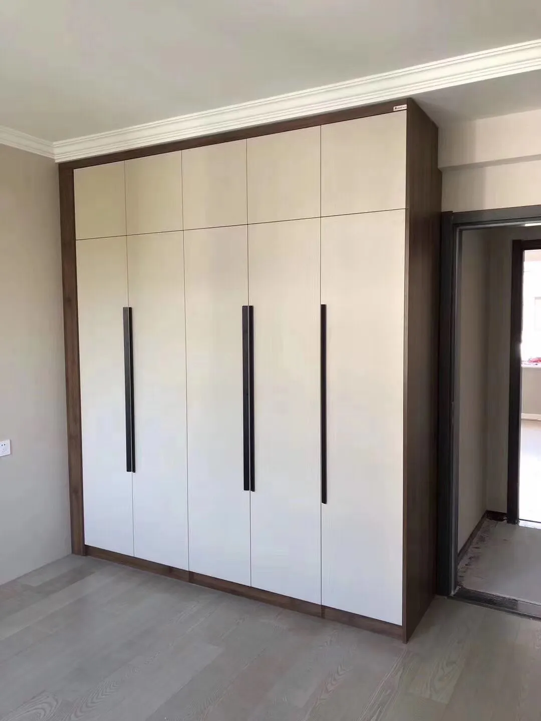 |坚持断舍离,130㎡除了定制家具,没其他装饰,干干净净真舒服