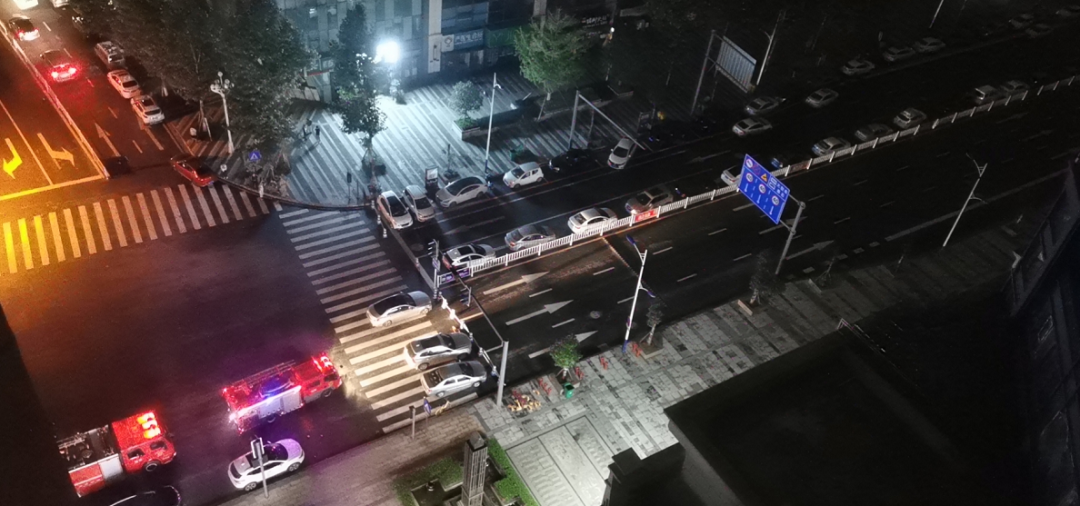 天眼新闻|今天凌晨，贵阳一高层小区突发大火！