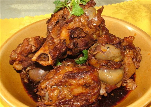 「自助餐」为啥自己买的大骨头20元一斤，自助餐的酱大骨29元一位随便吃？