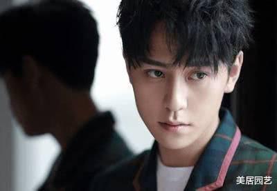 娱乐圈▲她为把弟弟带进娱乐圈,当众扇弟弟一巴掌,如今弟弟红得发紫她却成无名小卒