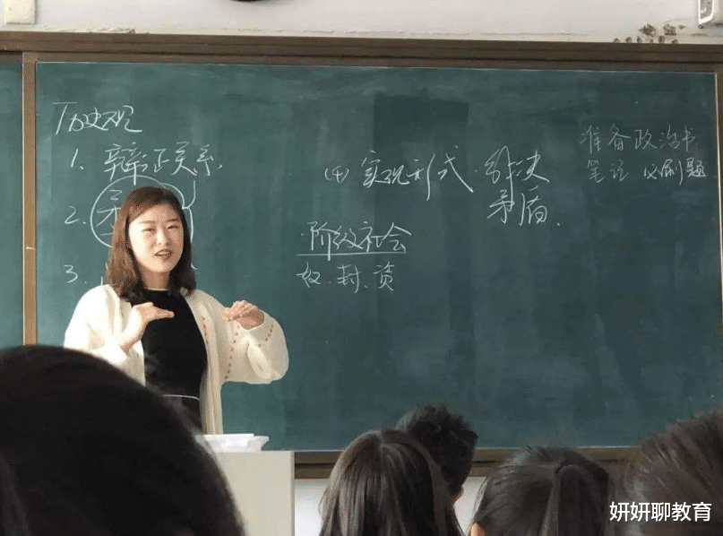 大学|学生没钱没背景,这4个专业容易端上“铁饭碗”,本科专科均可