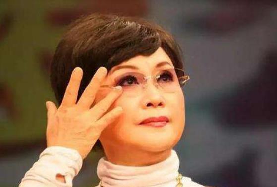 李谷一|付笛声陪恩师李谷一送老伴肖卓能最后一程