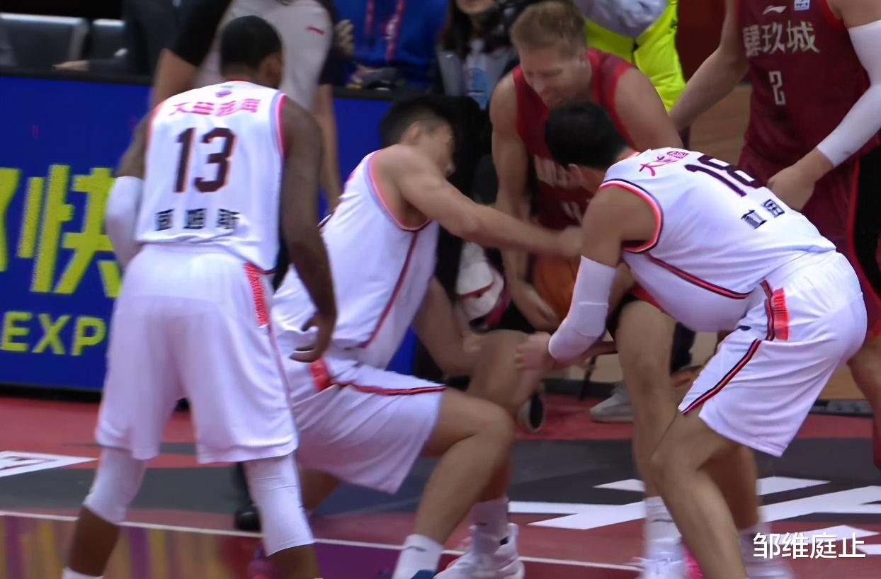北京队|输球又输人！名记称赞北京队一点，同时批评3人，要他有什么用